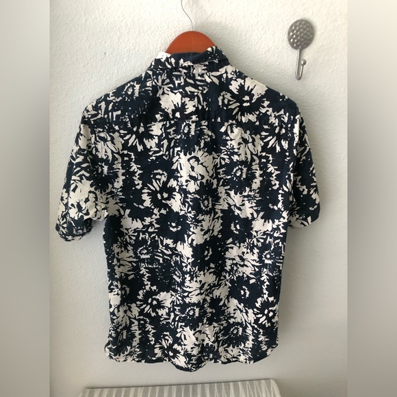 H&M Patterned Resort Shirt - Picture 2 of 2